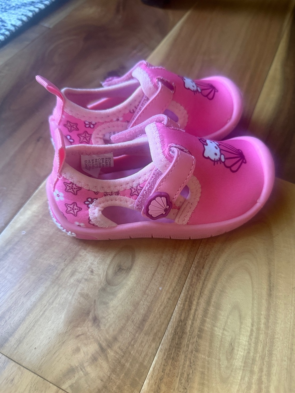 Hello Kitty Toddler Girls Water Shoe-Size 5/6 - Picture 2 of 7